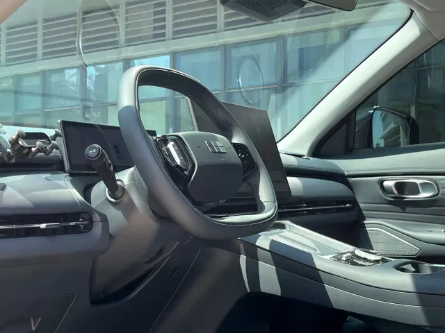Geely Galaxy Starship 7 EM-i — Фото автомобиля 10