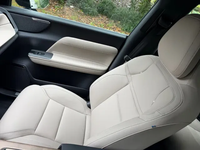 Volvo XC70 Plug-in Hybrid — Фото автомобиля 7