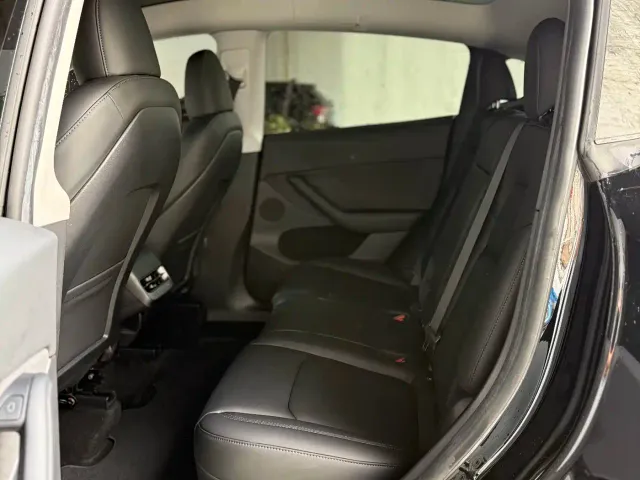 Tesla Model Y — Фото автомобиля 13