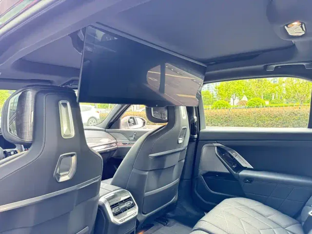 BMW i7 — Фото автомобиля 15