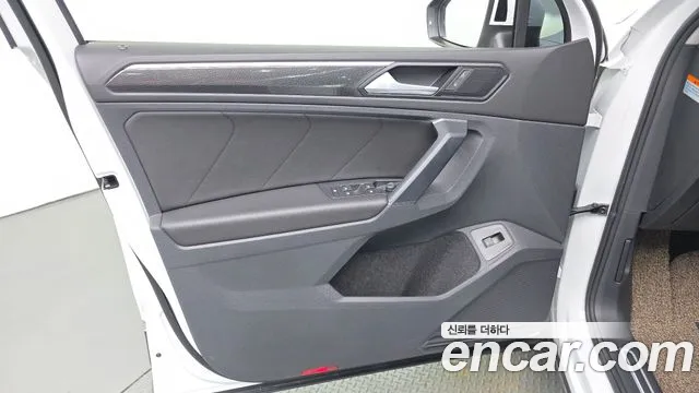 Volkswagen Tiguan Tiguan 2 поколение 2.0 TDI Prestige — Фото автомобиля 24
