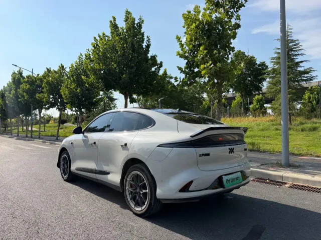 IM Motors LS6 — Фото автомобиля 9
