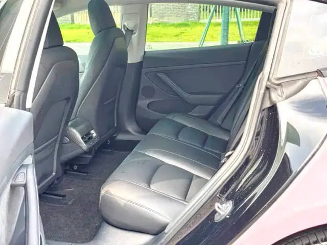 Tesla Model 3 — Фото автомобиля 6