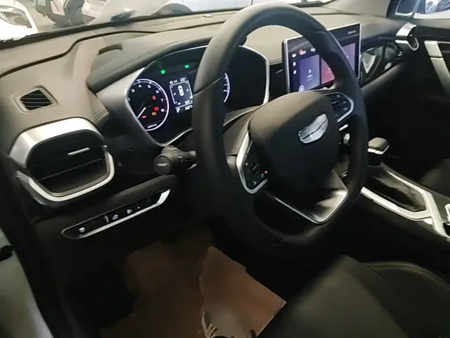 Geely Binyue — Фото автомобиля 9