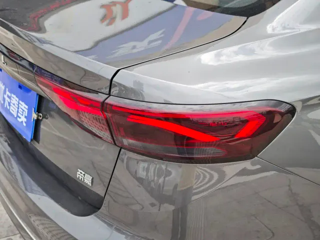 Geely Emgrand — Фото автомобиля 16