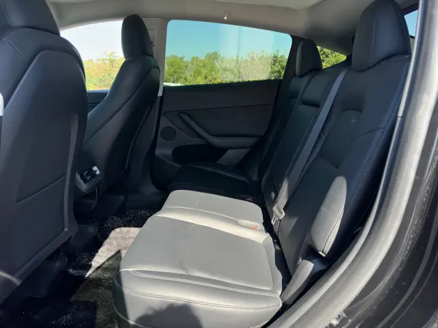 Tesla Model Y — Фото автомобиля 17