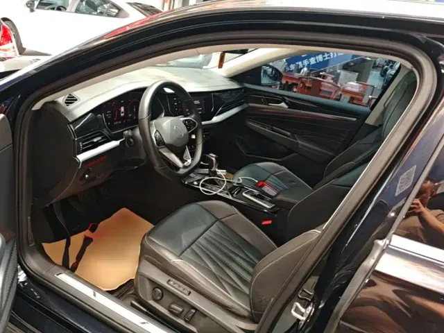 Volkswagen Passat — Фото автомобиля 15