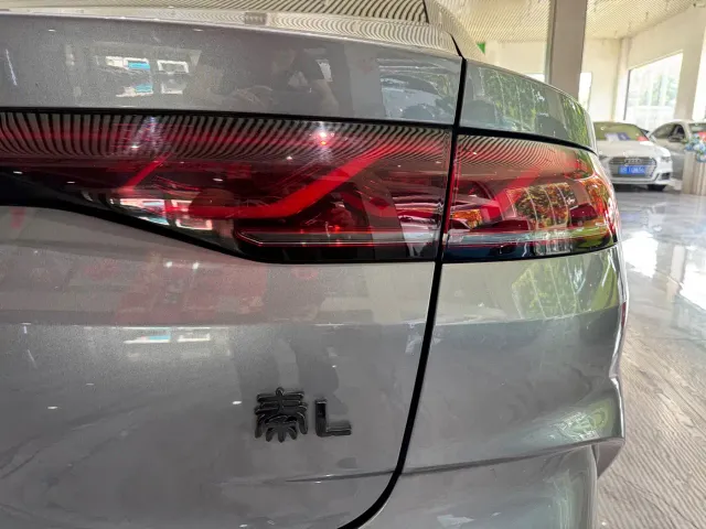 BYD Qin L — Фото автомобиля 20