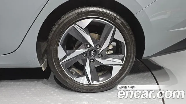 Hyundai AVANTE Avante (CN7) — Фото автомобиля 20