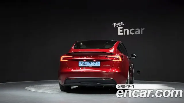 Tesla Model 3 — Фото автомобиля 4