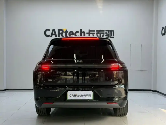 Li Auto L8 — Фото автомобиля 3