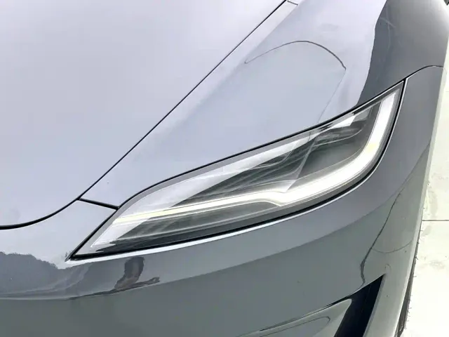 Tesla Model 3 — Фото автомобиля 8