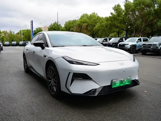 Geely Galaxy E8 — Фото автомобиля 3