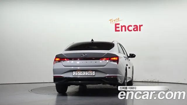 Hyundai Avante CN7 — Фото автомобиля 4