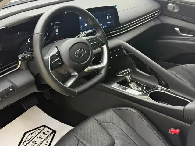 Hyundai Elantra — Фото автомобиля 7