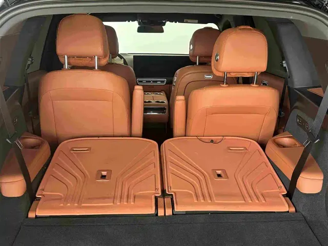 Li Auto L8 — Фото автомобиля 22