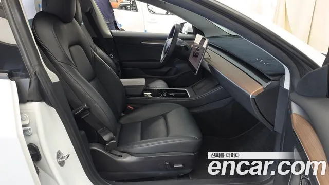 Tesla Model 3 — Фото автомобиля 28