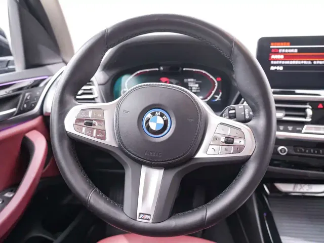 BMW iX3 — Фото автомобиля 17