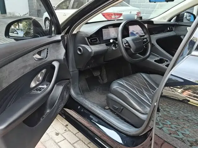 Roewe D7 — Фото автомобиля 18