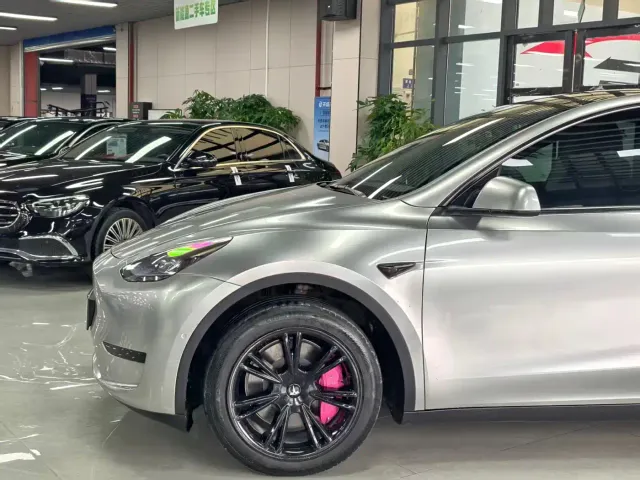 Tesla Model Y — Фото автомобиля 4
