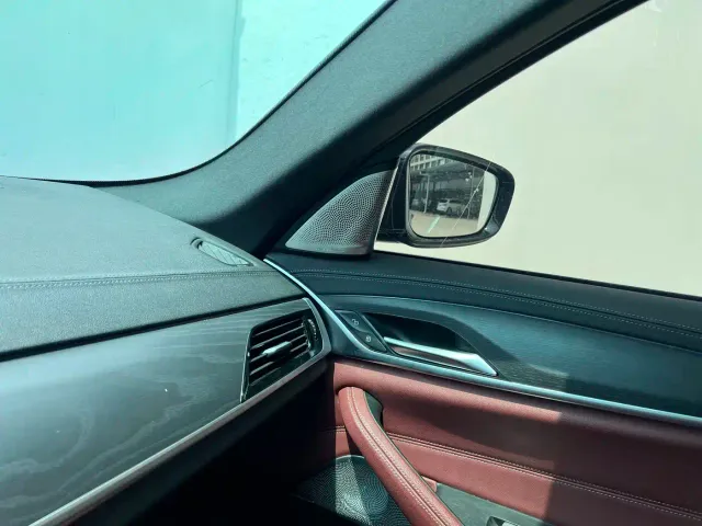 BMW 5 Series — Фото автомобиля 11