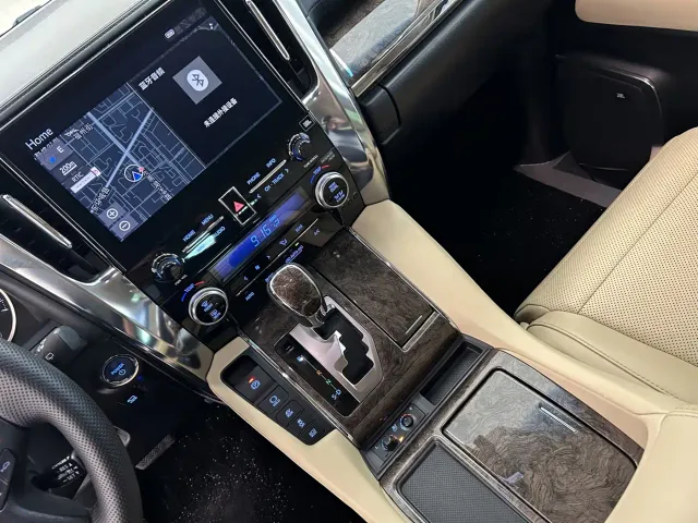 Toyota Vellfire — Фото автомобиля 12
