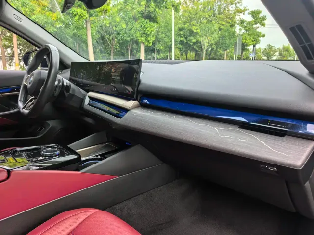 BMW 5 Series — Фото автомобиля 8
