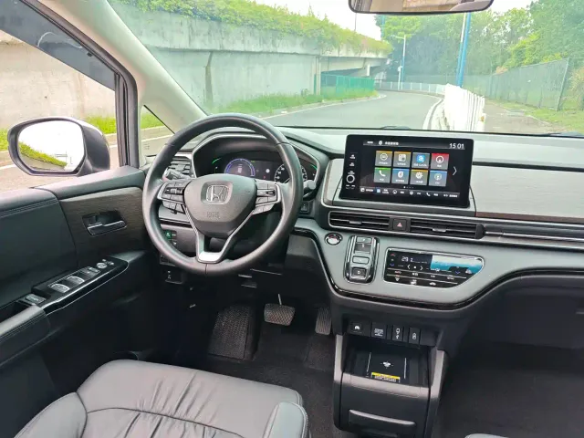 Honda Odyssey — Фото автомобиля 12