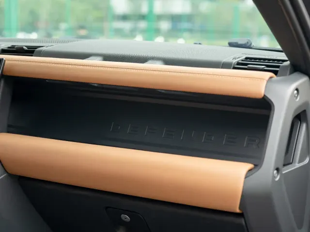 Land Rover Defender — Фото автомобиля 17