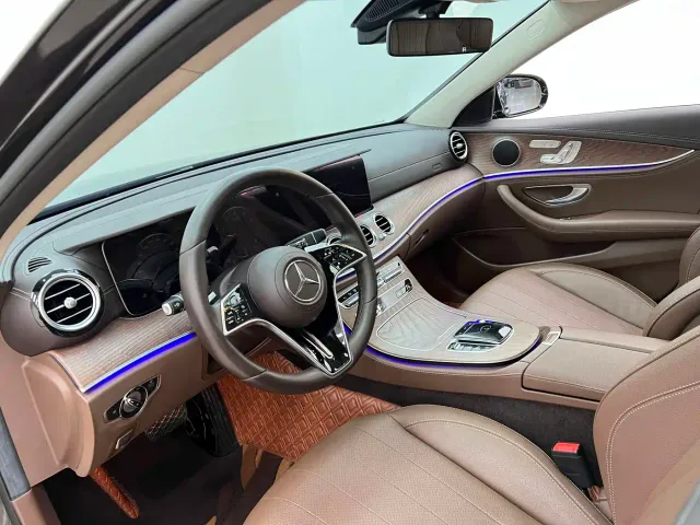 Mercedes-Benz E-Class — Фото автомобиля 8