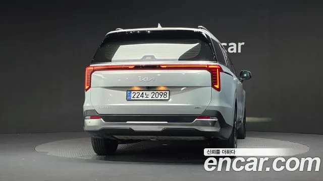 Kia Carnival Generation 4 — Фото автомобиля 4