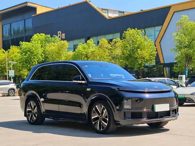 Li Auto L8 — Фото автомобиля 3