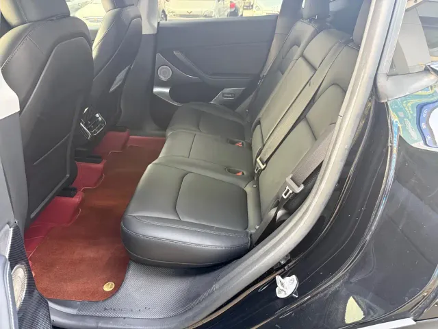 Tesla Model Y — Фото автомобиля 8