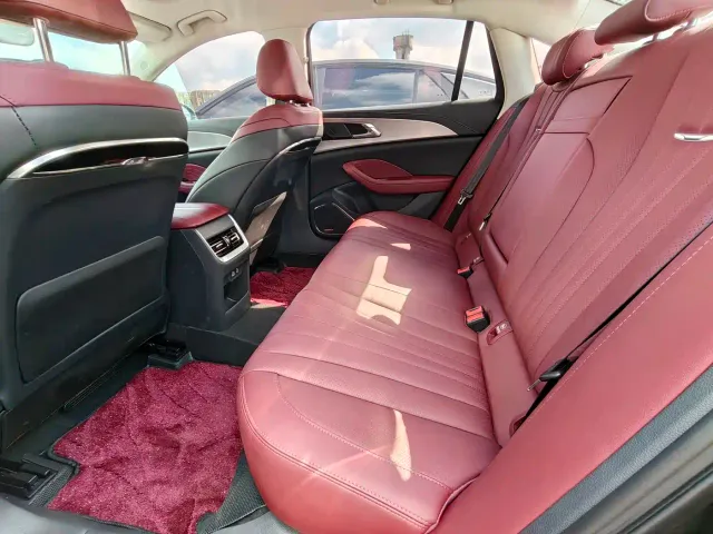 Hongqi H5 — Фото автомобиля 10
