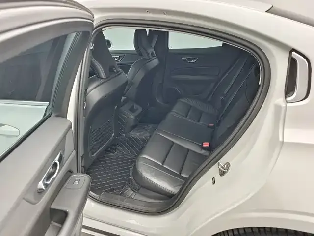 Volvo Volvo S60 2022 B4 Smart Comfort Luxury Edition — Фото автомобиля 7