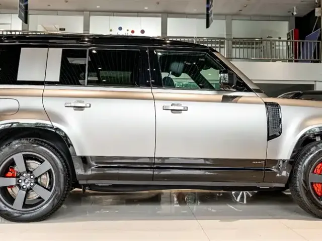 Land Rover Defender — Фото автомобиля 4
