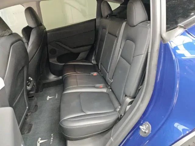 Tesla Model Y — Фото автомобиля 16