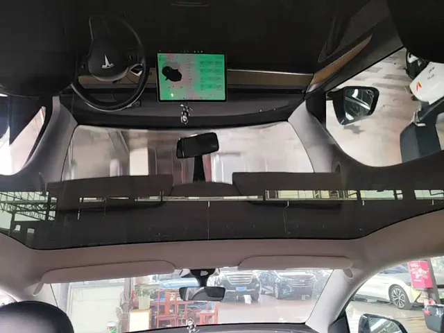 Tesla Model Y — Фото автомобиля 17