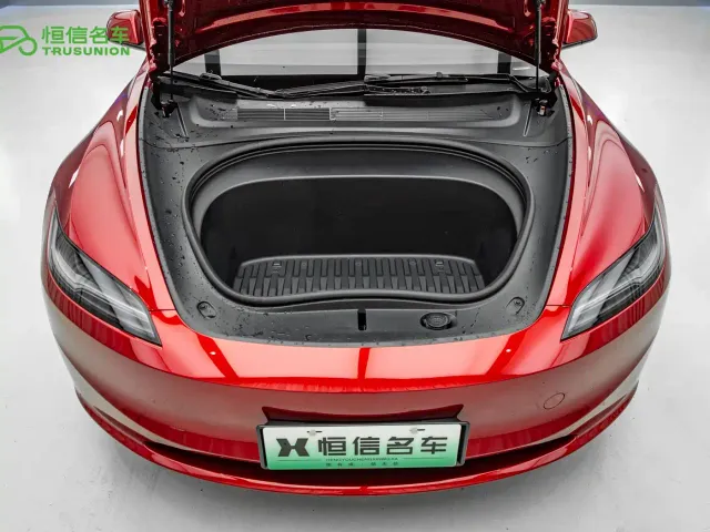 Tesla Model 3 — Фото автомобиля 21