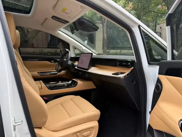 GAC Trumpchi E8 — Фото автомобиля 3