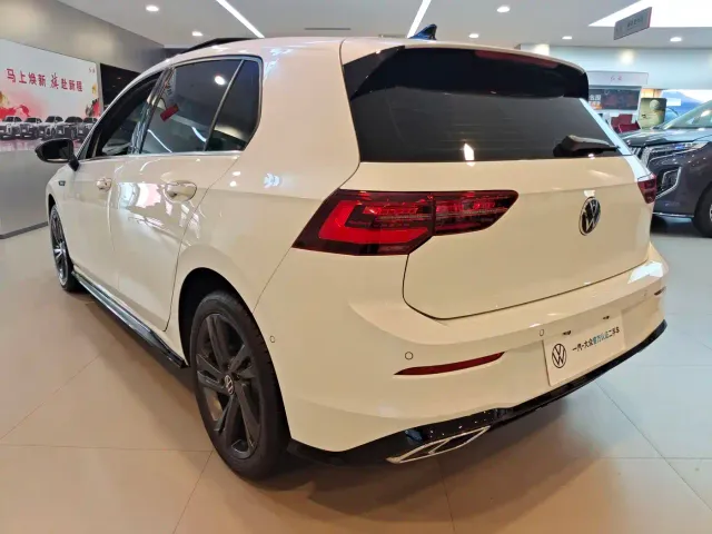 Volkswagen Golf — Фото автомобиля 3