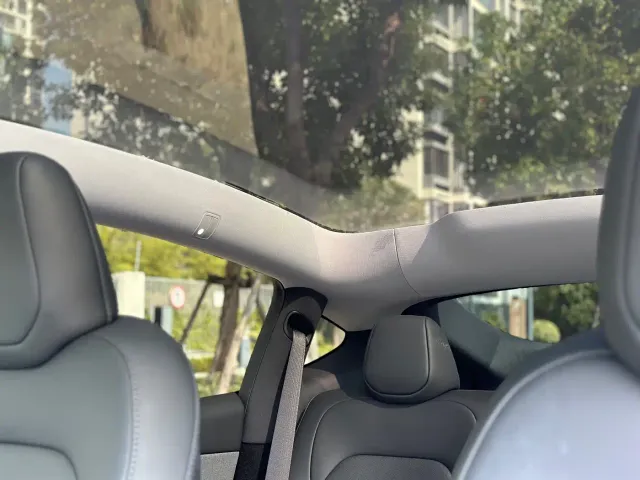 Tesla Model Y — Фото автомобиля 14