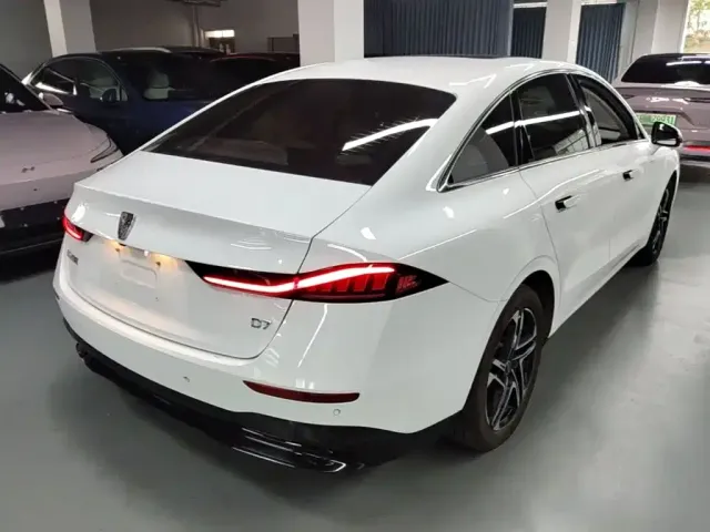 Roewe D7 — Фото автомобиля 6