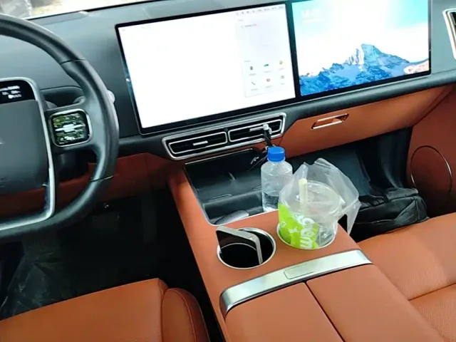 Li Auto L7 — Фото автомобиля 12