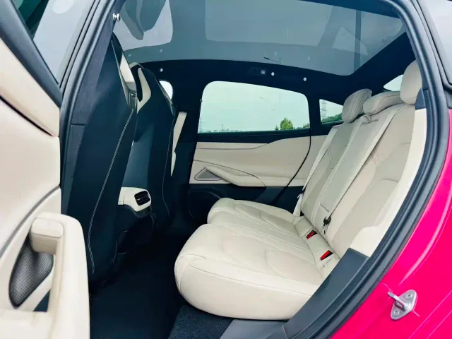Xiaomi SU7 — Фото автомобиля 6