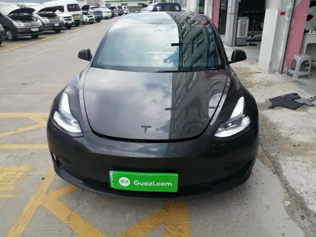 Tesla Model 3 — Фото автомобиля 2