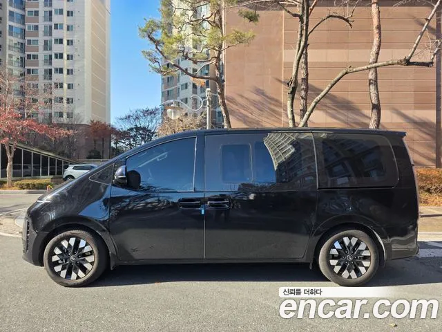 Hyundai Staria Staria 4WD Lounge 9 мест — Фото автомобиля 2