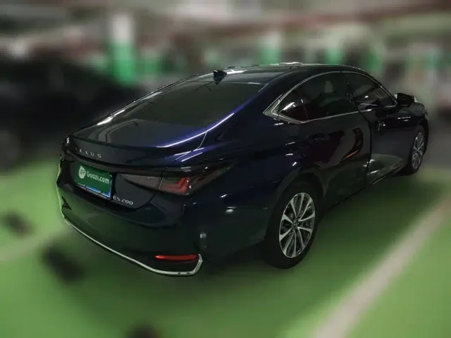 Lexus ES — Фото автомобиля 4