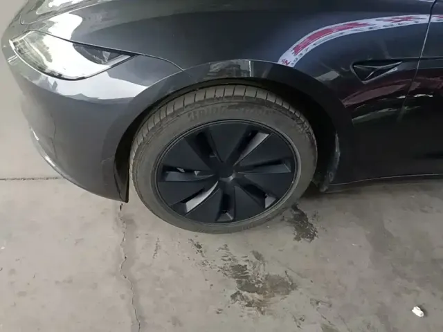 Tesla Model 3 — Фото автомобиля 22