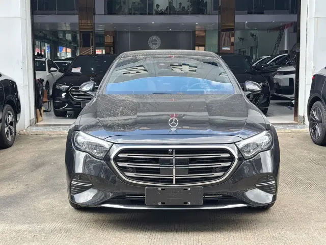 Mercedes-Benz E-Class — Фото автомобиля 2